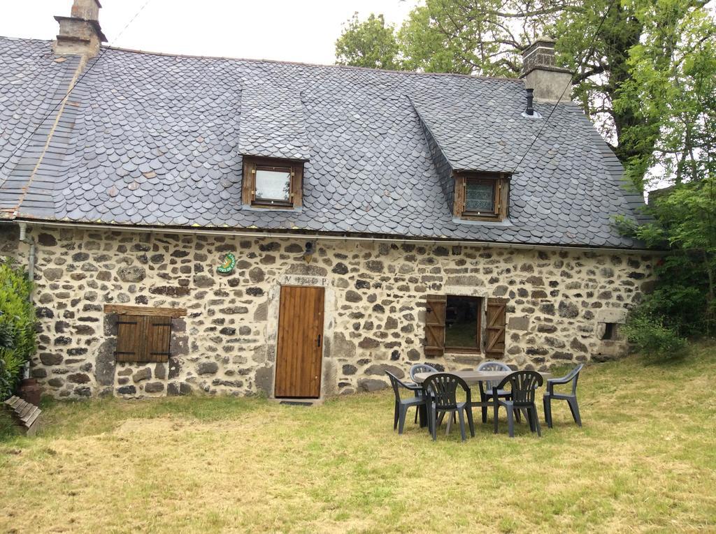 Le Buron Du Mas Marchastel (Cantal) Exterior foto