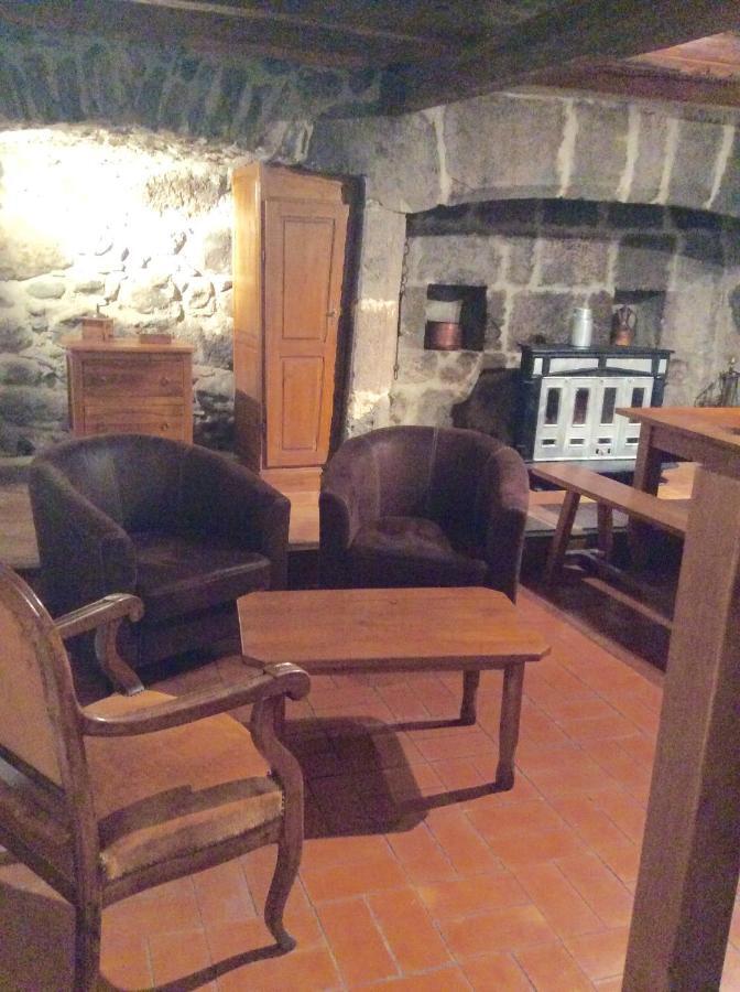 Le Buron Du Mas Marchastel (Cantal) Exterior foto